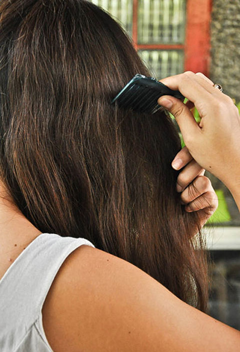 6 sai lầm khi chải tóc có thể phá hỏng mái tóc mà nhiều người mắc phải