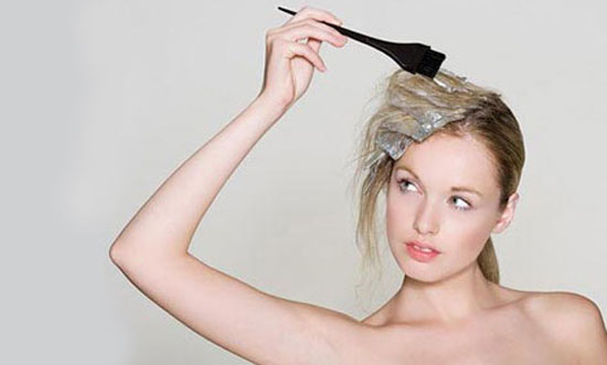 Nhuộm tóc: Một trong những trào lưu làm đẹp nổi tiếng thời hiện đại là nhuộm tóc, nó giúp bạn thay đổi diện mạo và tạo nên phong cách riêng của mình. Hãy ngắm nhìn những bức ảnh chụp cận cảnh về nhuộm tóc để tìm ra sự phù hợp nhất với chính bản thân bạn.