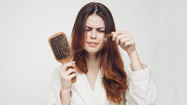Rụng tóc nhiều ở nữ có đáng lo ngại không? 1